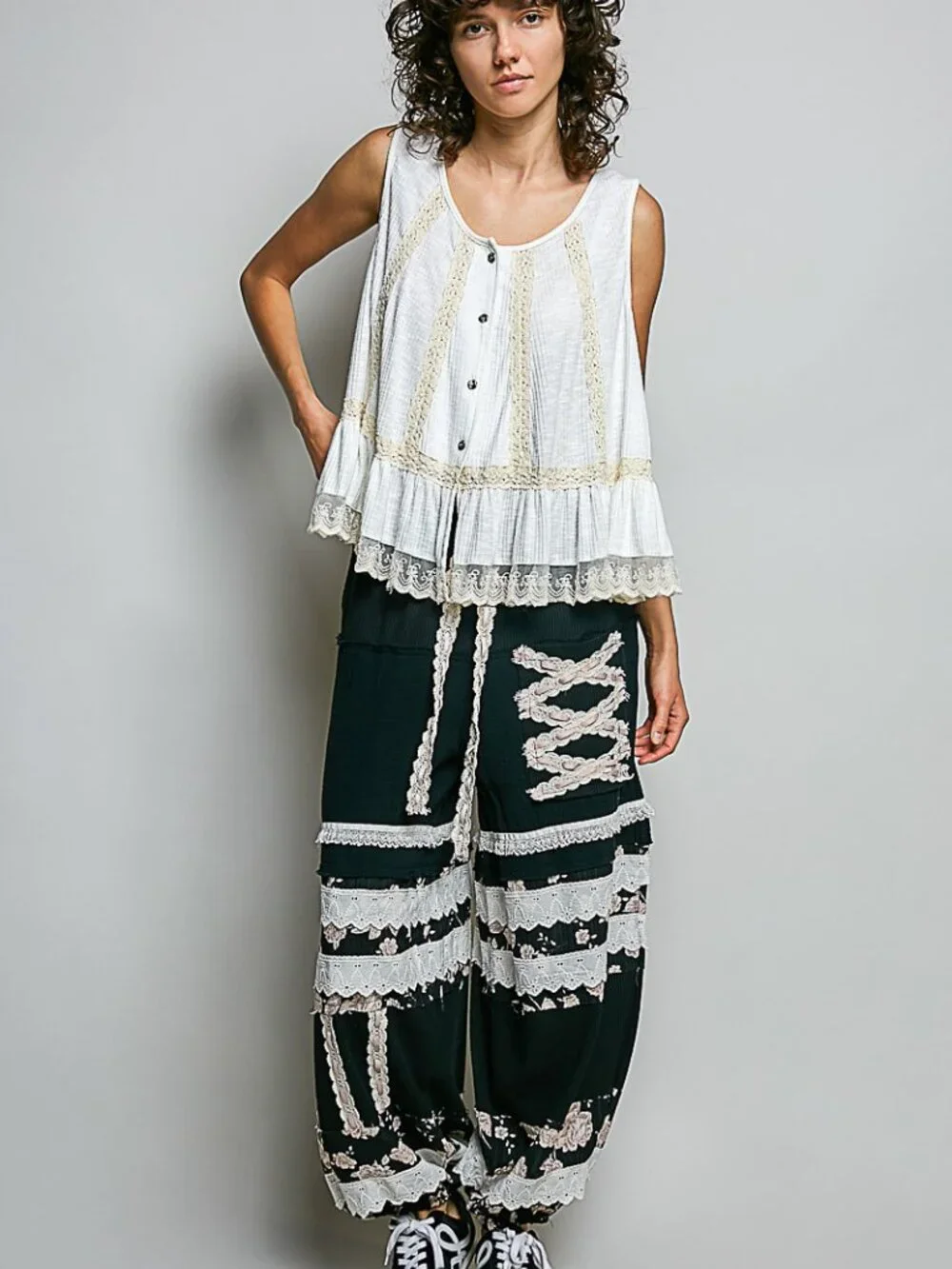 POL HIGH RISE DOUBLE GAUZE FEMININE CREAM JOGGERS-BLACK - Picture 2 of 4